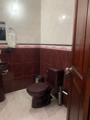 Basic Double or Twin Room, 1 Bedroom, Non Smoking, Balcony | Bathroom | Bidet, towels, soap, toilet paper