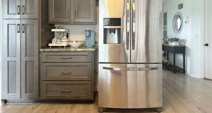 Relaxing pet-friendly house with a heated pool near Beaches, Golf & Dining!