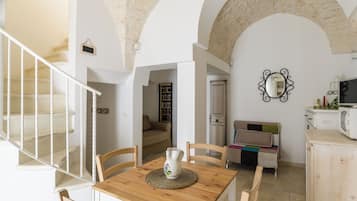 Apartment, Sea View | In-room dining