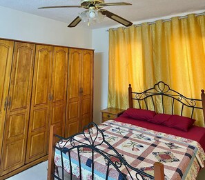 4 Schlafzimmer, Zimmersafe, Bügeleisen/Bügelbrett, Bettwäsche