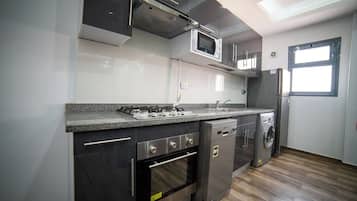 Full-sized fridge, microwave, cookware/dishes/utensils