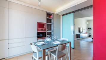 Apartment | Eigene Küche | Wasserkocher, Hochstuhl, Esstisch