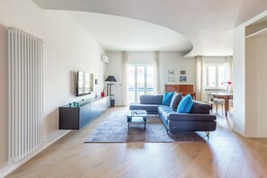 Lägenhet | Vardagsrum | 35-centimeters platt-tv med digitalkanaler