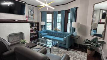 智能电视、壁炉