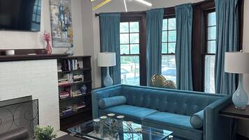 智能电视、壁炉