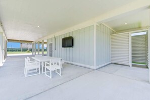 Outdoor dining - Salt and Stone Villa 8116 (Galveston)