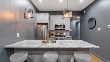 Micro-ondas, lava-louças, torradeira