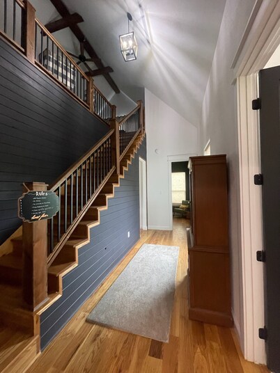 Charming farmhouse, quiet country home, perfect for family getaway in cozy Ovalo