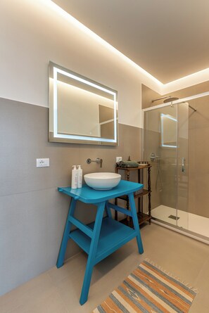 Apartment, Balcony, City View | Bathroom - Appartamento a due passi da Villa Trabia by Wonderful Italy (Palermo)
