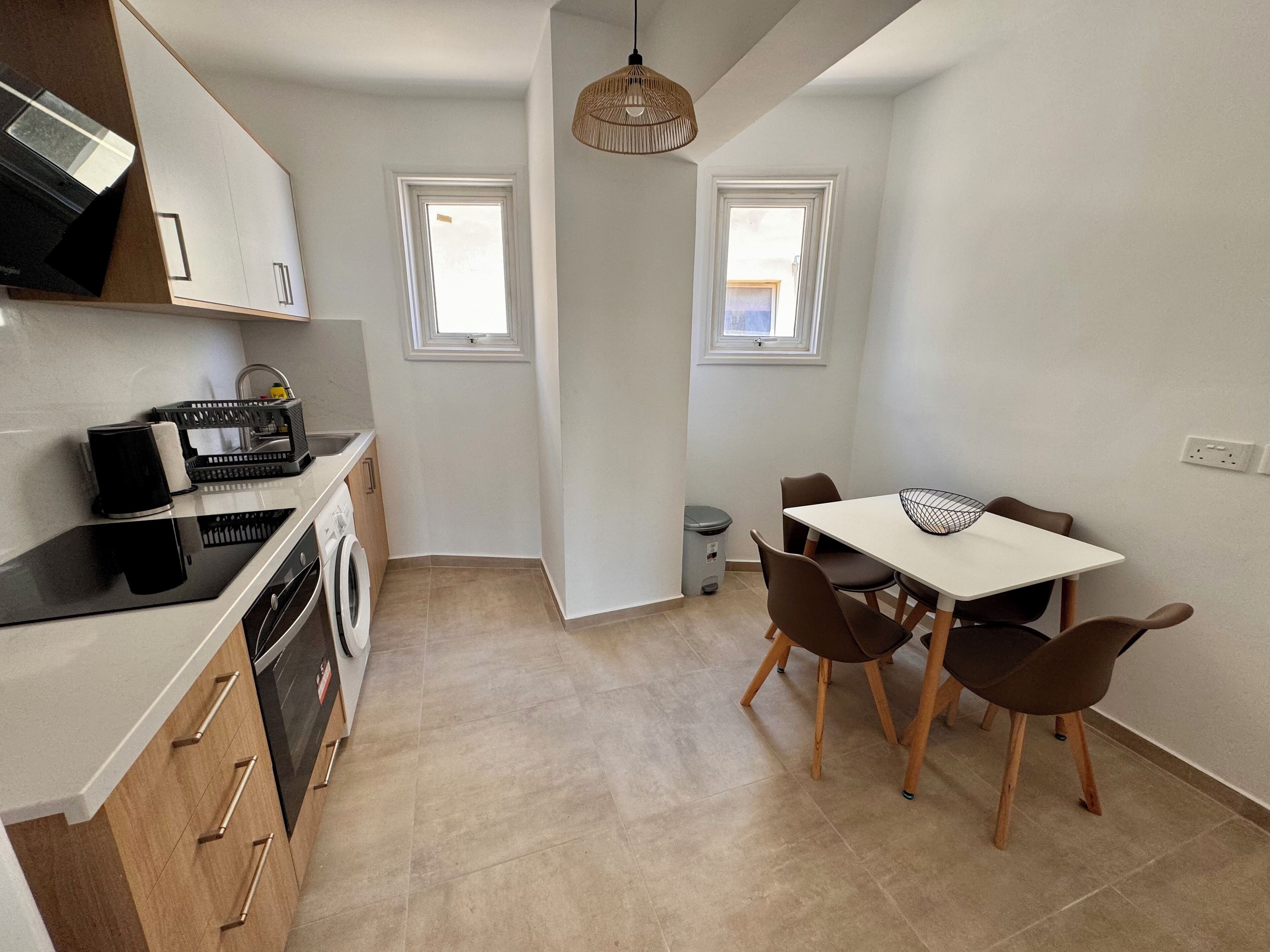 冰箱、烤箱、电热水壶、高脚椅