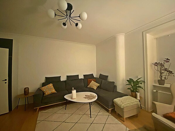 Living area - Charming-cozy 2 rooms apartment in the heart of Copenhagen with balcony! (Frederiksberg)