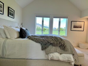4 bedrooms, iron/ironing board, WiFi - Stunning 4 Bedroom in Wilson WY with Teton Views.  Long Term Rental. (Wilson)