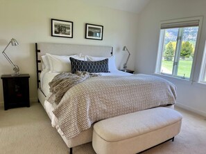 4 bedrooms, iron/ironing board, WiFi - Stunning 4 Bedroom in Wilson WY with Teton Views.  Long Term Rental. (Wilson)