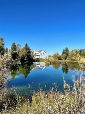 Exterior - Stunning 4 Bedroom in Wilson WY with Teton Views.  Long Term Rental. (Wilson)