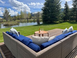 Outdoor dining - Stunning 4 Bedroom in Wilson WY with Teton Views.  Long Term Rental. (Wilson)