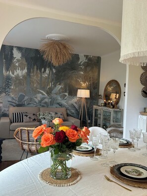 Interior - Return from India (Lorient)