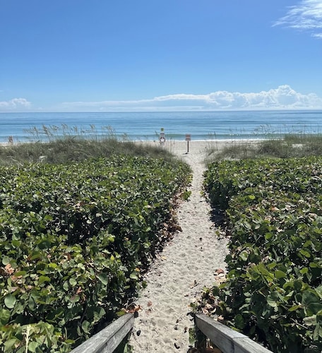 Island Vibes Beach House~ 4 min. Walk 2 Beach • Heated Pool • King Beds