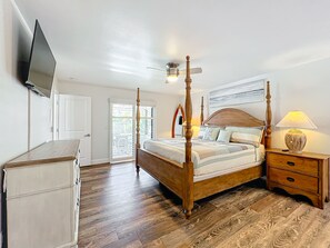 4 bedrooms, desk, iron/ironing board, free WiFi