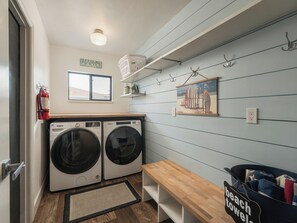Interior - Island Vibes Beach House~ 4 min. Walk 2 Beach • Heated Pool • King Beds (Melbourne Beach)