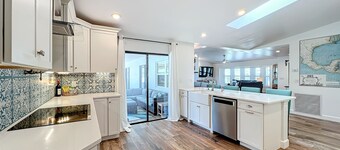 Island Vibes Beach House~ 4 min. Walk 2 Beach • Heated Pool • King Beds