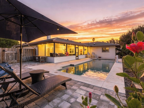 Island Vibes Beach House~ 4 min. Walk 2 Beach • Heated Pool • King Beds