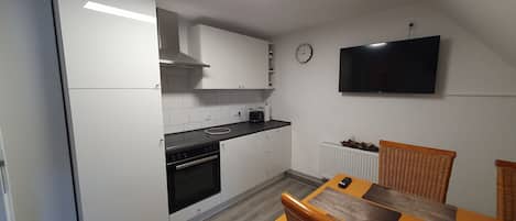 Réfrigérateur, four, plaque de cuisson, lave-vaisselle