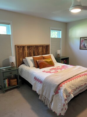 3 bedrooms, free WiFi, bed sheets, wheelchair access - 4 season cozy retreat w/ Wood Burning Stove. Family/pet-friendly. Close to lake (Matlock)