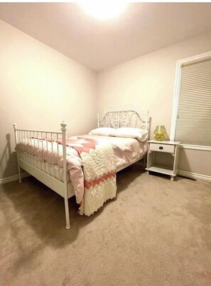 3 bedrooms, free WiFi, bed sheets, wheelchair access