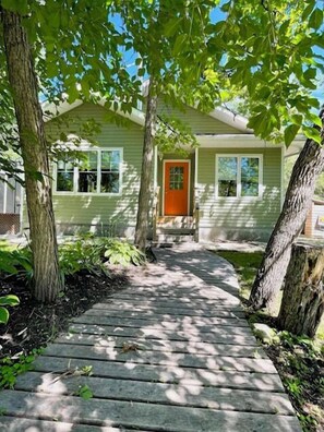 Exterior - 4 season cozy retreat w/ Wood Burning Stove. Family/pet-friendly. Close to lake (Matlock)