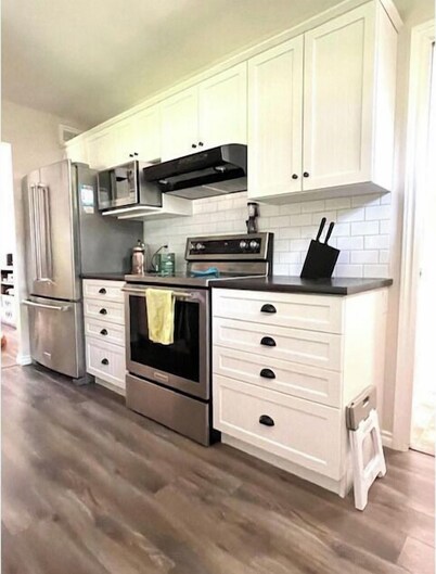 All season, new cottage with many amenities. Family/pet-friendly. Close to beach