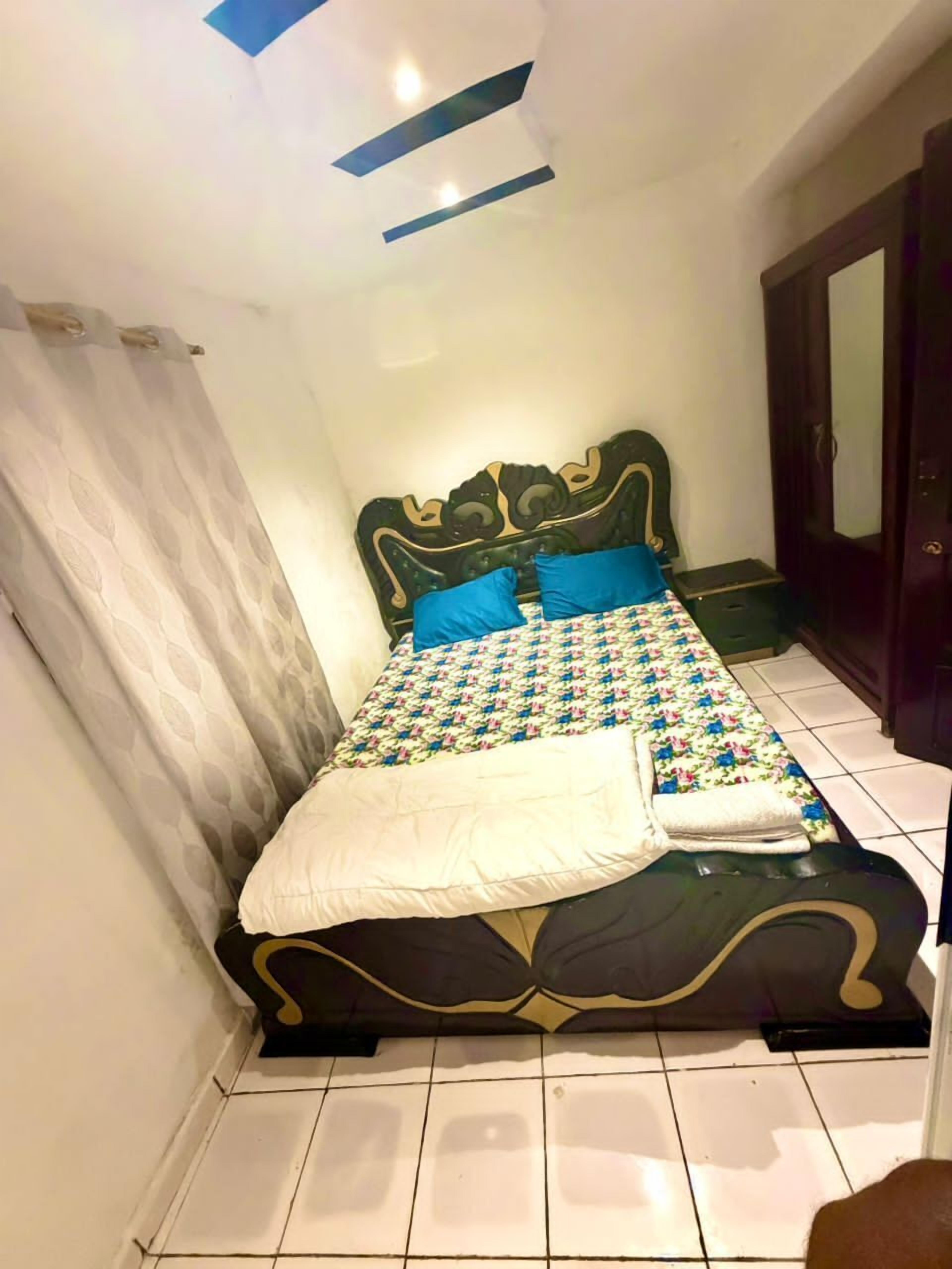 2 عدّة غرف نوم ومكواة/لوح كي وواي فاي مجانًا وملاءات أسرّة