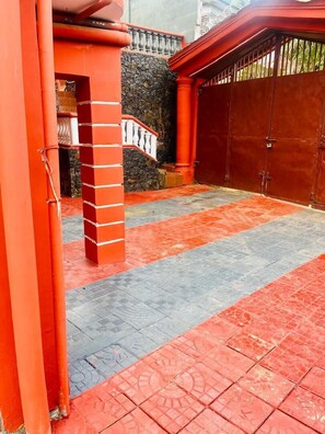 Property grounds - Mountains View Villa  (Freetown)