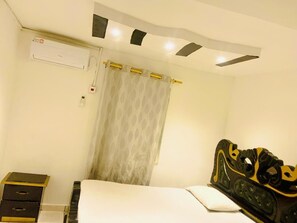 2 makuuhuonetta, silitysrauta/-lauta, ilmainen Wi-Fi, vuodevaatteet