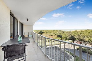 Outdoor dining - Perfect Sunsets in paradise. Lovely 2-bedroom beachfront condo in Marco Island.  (Marco Island)