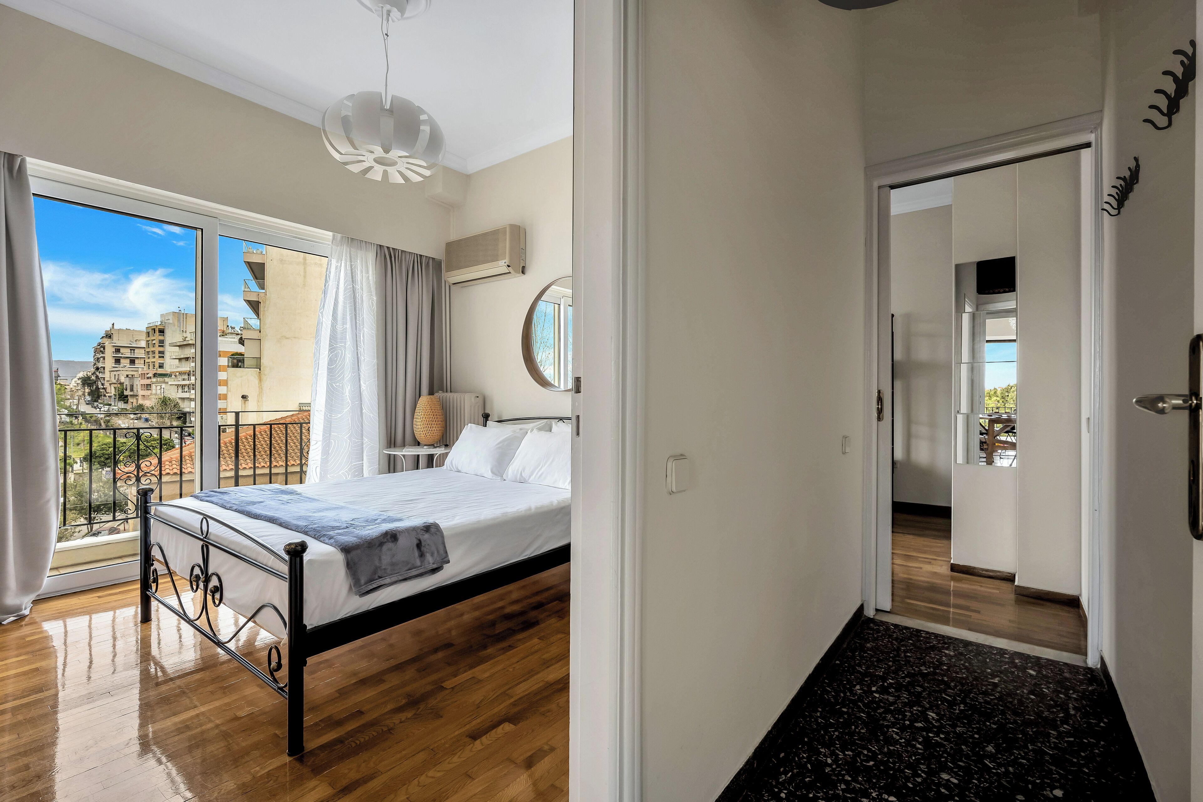 2 bedrooms, desk, iron/ironing board, WiFi
