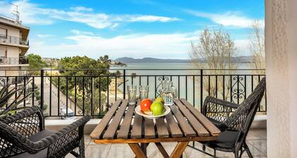 Bright Central Apartment with Splendid sea view!