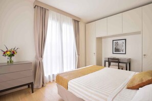 2 bedrooms, travel cot, Internet