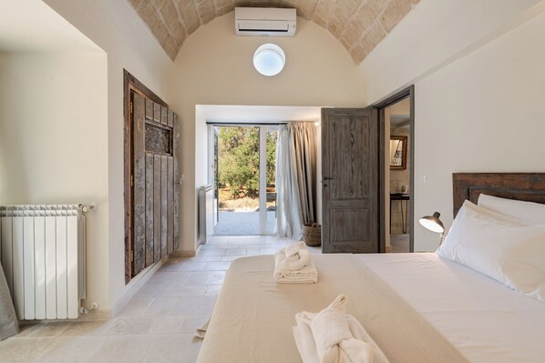 3 slaapkamers, een strijkplank/strijkijzer, reisbedje, wifi