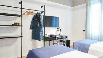 Deluxe Double Room, City View | Bathroom | Shower, hair dryer, bidet, towels