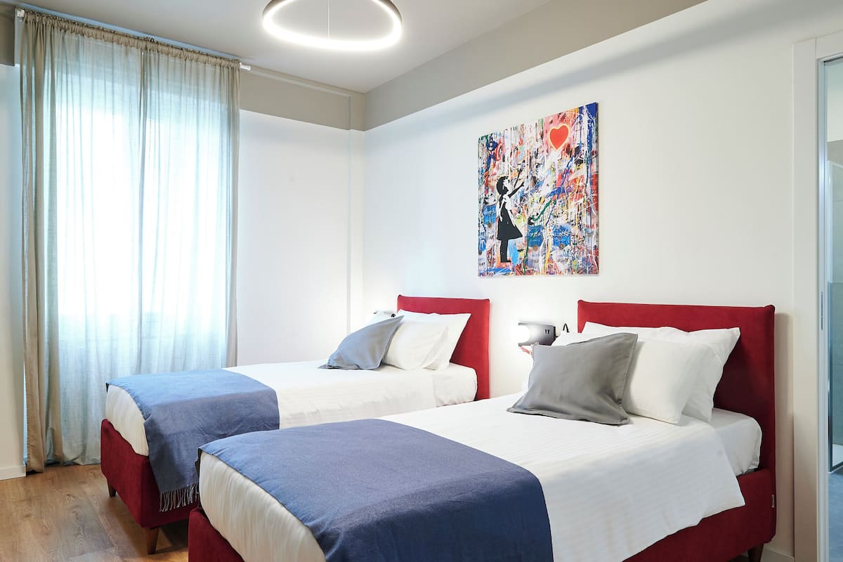 Deluxe Double Room, City View | 1 bedroom, hypo-allergenic bedding, soundproofing, free WiFi