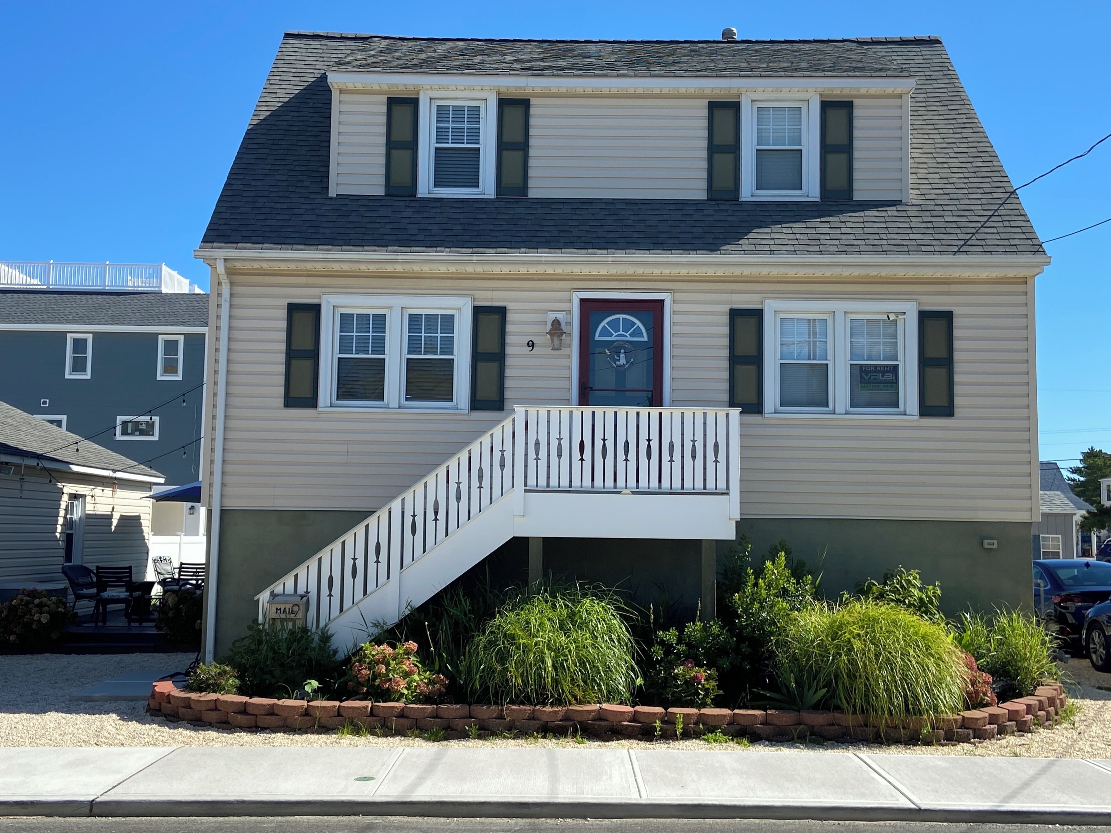 Clean & lovely 4-bedroom whole house in Beach Haven Crest, 9 to the beach!