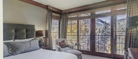 3 室のベッドルーム、デスク、WiFi (無料)、ベッドシーツ