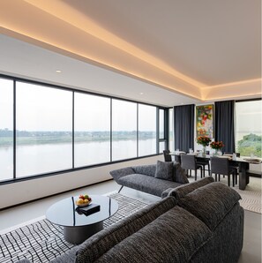 Executive-Studiosuite, Flussblick | Minibar, Zimmersafe, Schreibtisch, Verdunkelungsvorhänge