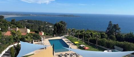 Piscina coperta, piscina all'aperto