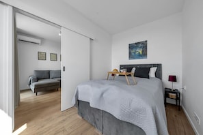 1 chambre, bureau, fer et planche à repasser, accès au Wi-Fi (inclus)