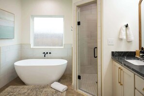 Dusche, Haartrockner, Shampoo