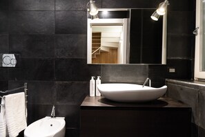 Apartment, Balcony | Bathroom