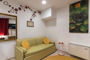 Smart-TV, Kamin, Bücher