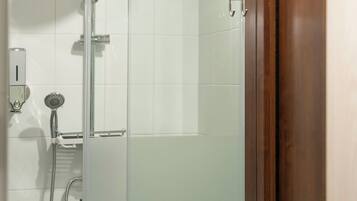 Dusche, umweltfreundliche Kosmetikartikel, Haartrockner, Bidet