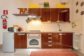 Fridge, microwave, oven, stovetop - Cozy apartment with fireplace. (Castel di Ieri)